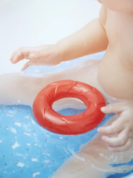 Toddler in the bath — Stock Photo, Image