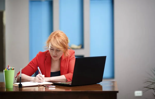 Businesswoman Working Laptop Office — Stock Photo, Image