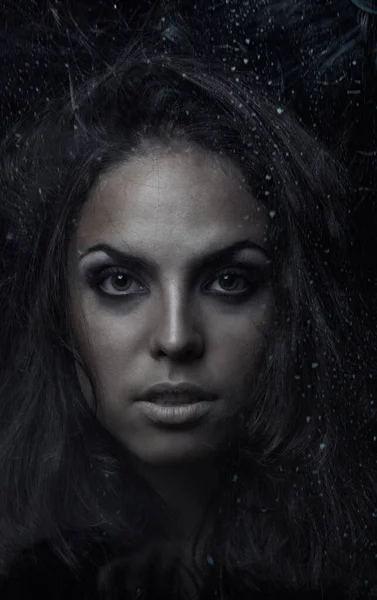 Retrato Escuro Mulher Atrás Janela Molhada Após Chuva Imagens Royalty-Free