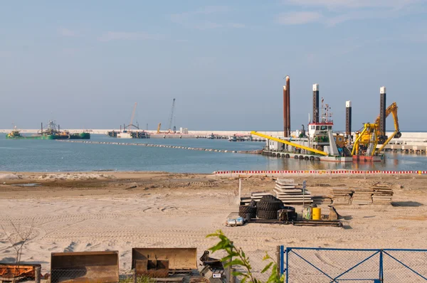 Swinoujscie, Polen: 29 augustus 2012 - bouw van lpg terminal in swino — Stockfoto