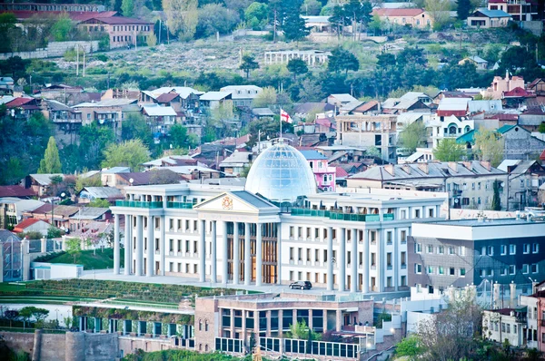 Edificio del Parlamento en la capital de Tiflis, Georgia — Foto de Stock