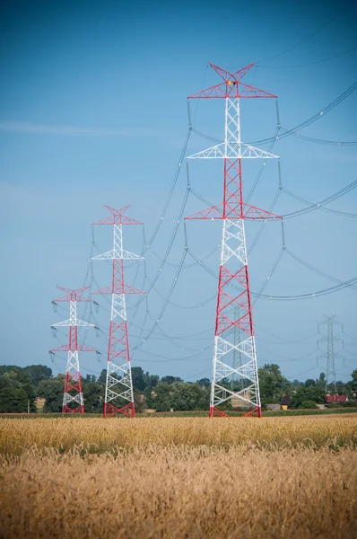 Pylon i linia przesyłowa — Zdjęcie stockowe