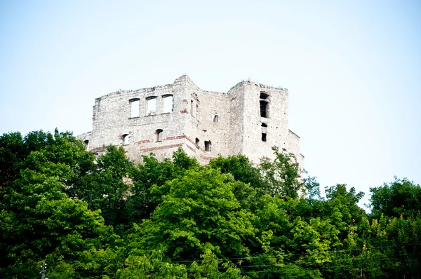 Riuns a középkori vár a dombon — Stock Fotó