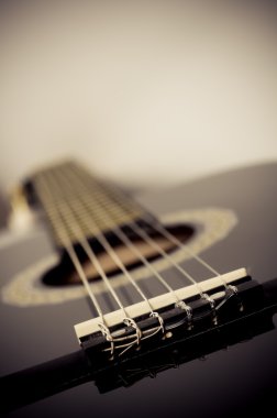 Klasik akustik gitar kapatmak