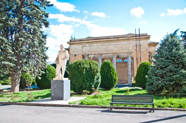 Stalinin museo ja muistomerkki Gorissa Georgiassa — kuvapankkivalokuva