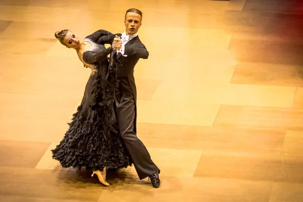 Competitors dancing slow waltz on the dance conquest — Stock Photo, Image