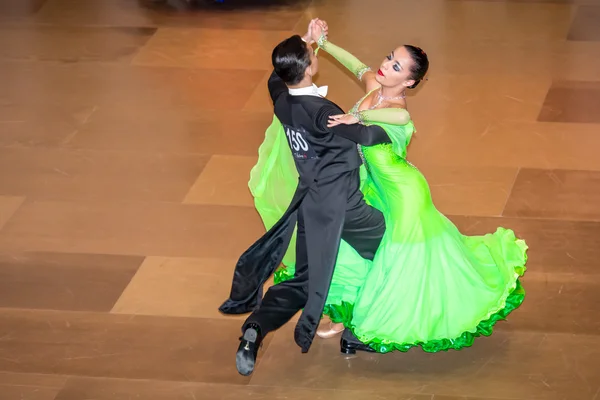 Competitors dancing slow waltz on the dance conquest — Stock Photo, Image