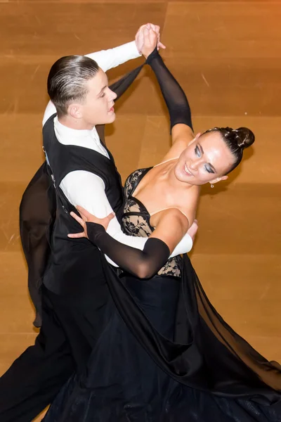 Competitors dancing slow waltz on the dance conquest — Stock Photo, Image