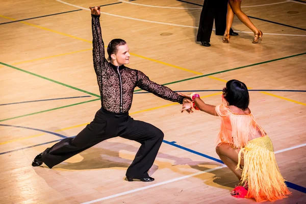 Competitors dancing latin dance on the conquest — Stock Photo, Image