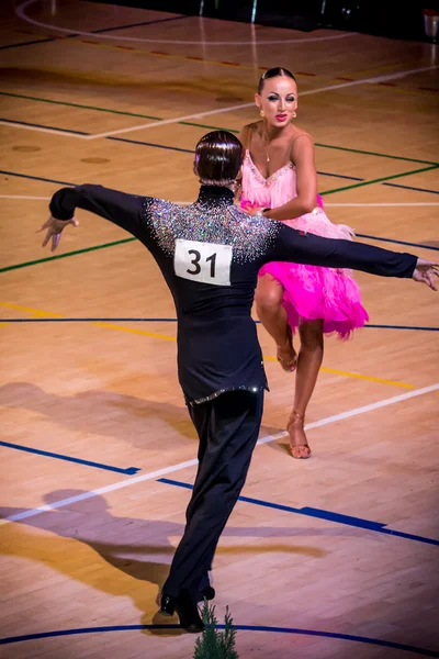 Competitors dancing latin dance on the conquest — Stock Photo, Image