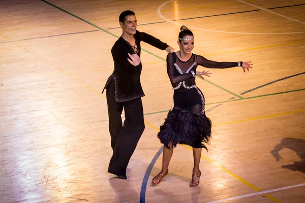 Competidores bailando baile latino sobre la conquista — Foto de Stock