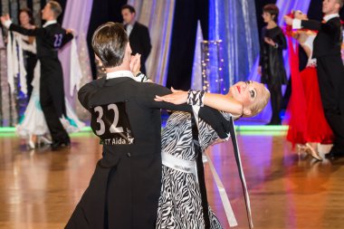 yavaş vals dansı conquest üzerinde dans dansçılar