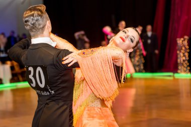 yavaş vals dansı conquest üzerinde dans dansçılar