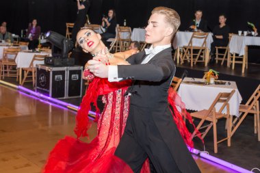 yavaş vals dansı conquest üzerinde dans dansçılar