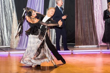 yavaş vals dansı conquest üzerinde dans dansçılar