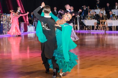 yavaş vals dansı conquest üzerinde dans dansçılar