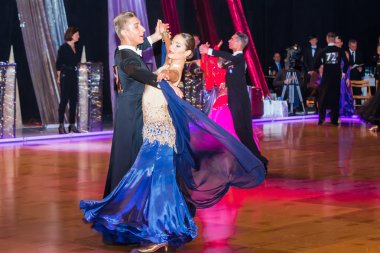 yavaş vals dansı conquest üzerinde dans dansçılar