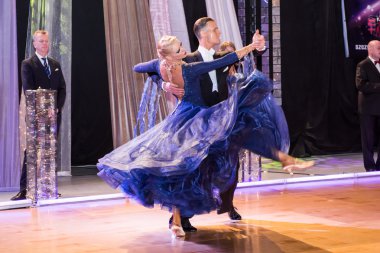 yavaş vals dansı conquest üzerinde dans dansçılar