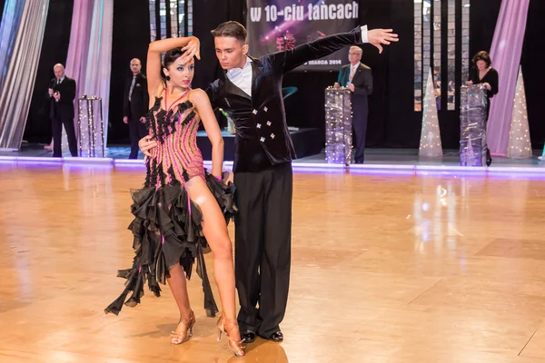 Dansare dansa latin dans på dans erövringen — Stockfoto