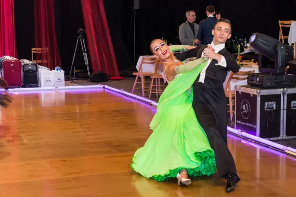 Dancers dancing slow waltz on  the dance conquest — Stock Photo, Image