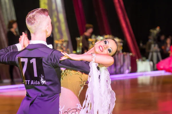 Dancers dancing slow waltz on  the dance conquest — Stock Photo, Image