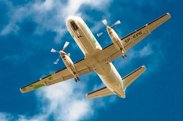 Avión grande en el cielo - Avión de pasajeros —  Fotos de Stock