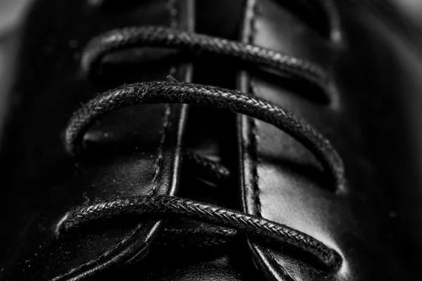 Крупним планом вигляд черевика з чорними мереживами — стокове фото