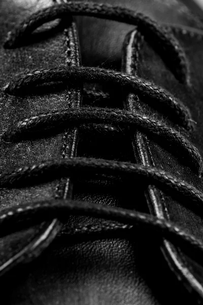 Vista de close-up da bota com laços pretos — Fotografia de Stock