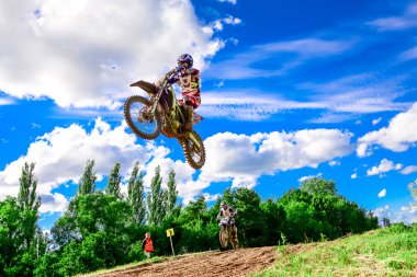 pilotos de motocross na corrida