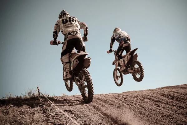 Motocross-Fahrer im Rennen — Stockfoto