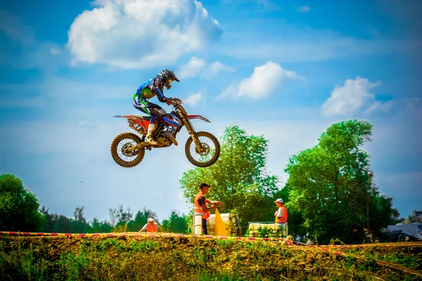 Motocross pilotos na corrida — Fotografia de Stock