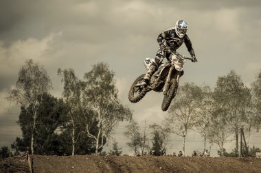 pilotos de motocross na corrida