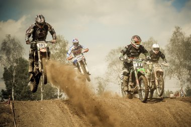 pilotos de motocross na corrida