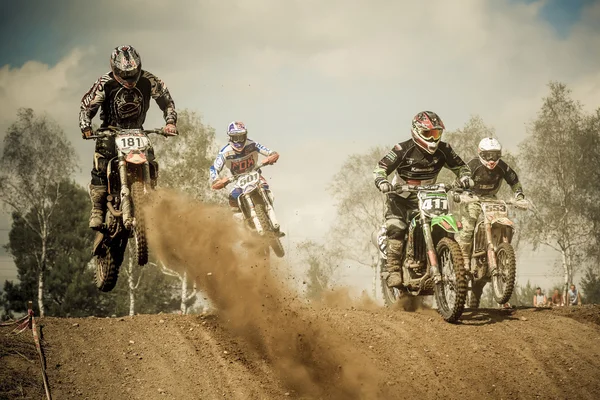 Pilotos de motocross na corrida — Stok fotoğraf