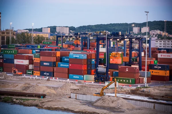 Terminal de contentores do Báltico em Gdynia, estaleiro Gdynia. Polónia . — Fotografia de Stock