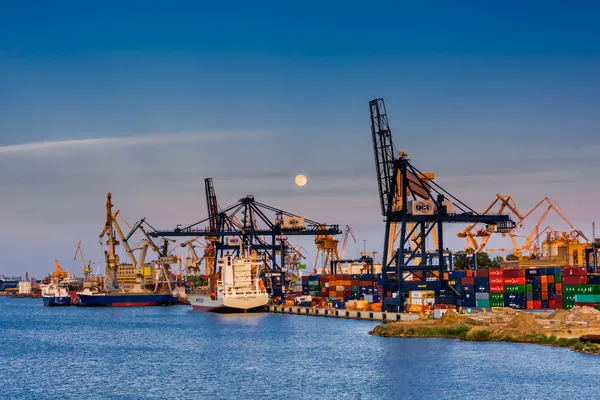 Baltık konteyner terminali gdynia, tersane gdynia. Polonya.