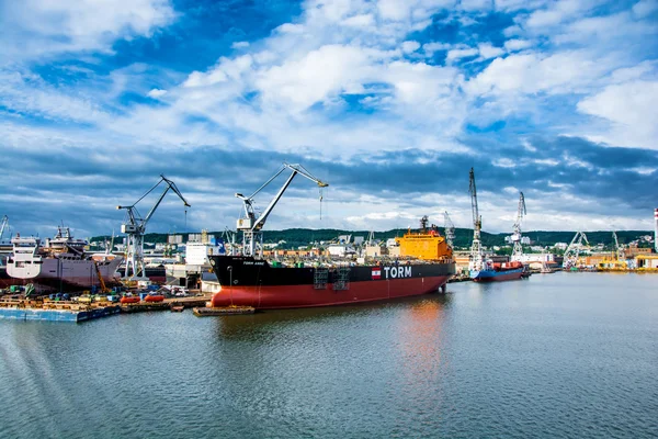 观码头与波兰格丁尼亚造船厂 — 图库照片