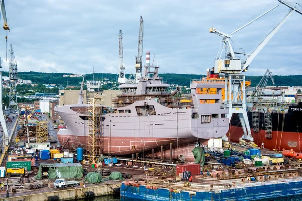 View of the quay port and shipyard of Gdynia, Poland — Stock Photo, Image