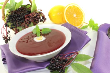 lezzetli elderberries çorbası