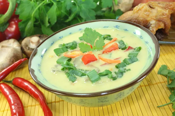 Curry soup with chicken and ginger — Stock Photo, Image