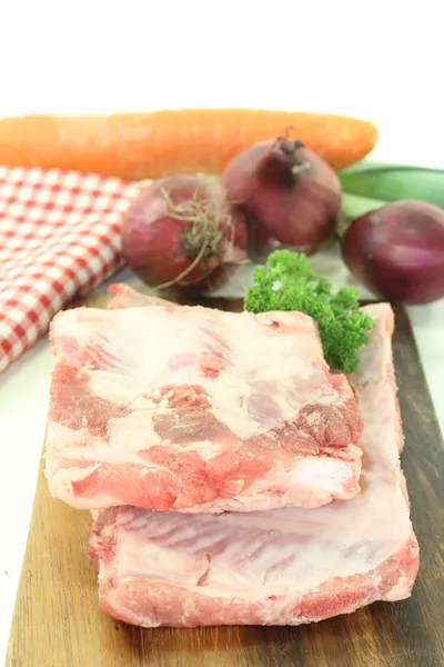 Costelas sobressalentes de carne com cenoura — Fotografia de Stock