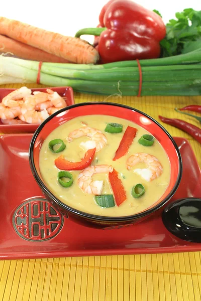 Sopa de curry con camarones y pimiento —  Fotos de Stock