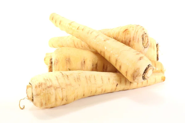 新鲜的米色 parsnips — 图库照片