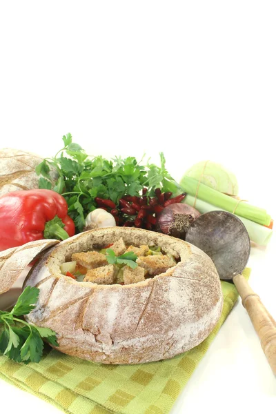 Sopa de pão com verdes — Fotografia de Stock