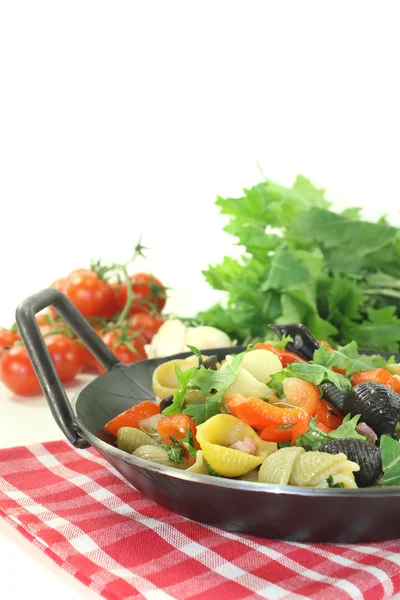 Sartén de pasta con pimiento —  Fotos de Stock