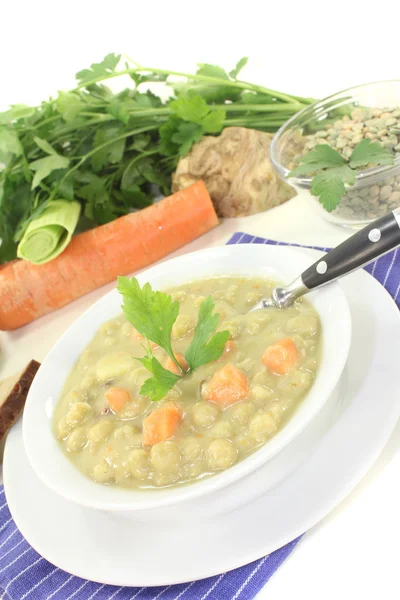 Sopa de guisantes con pan —  Fotos de Stock