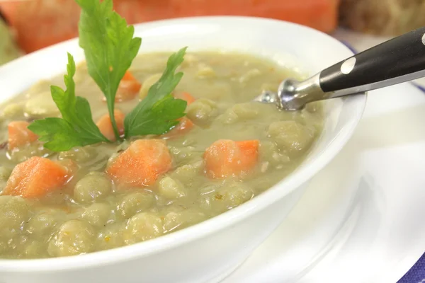 パセリとエンドウ豆のスープ — ストック写真