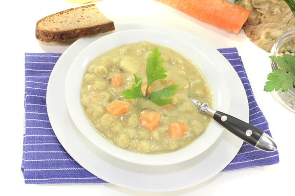 Гороховый суп с сельдереем — стоковое фото