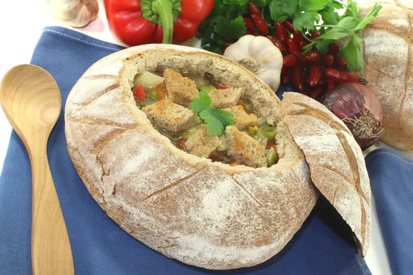 Sopa de pan fresco con croutons — Foto de Stock