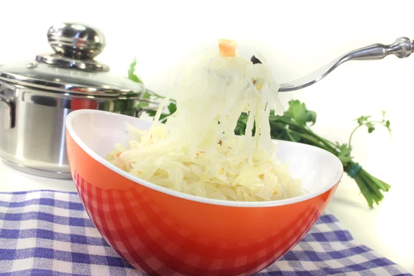 Crauti freschi deliziosi su una forchetta — Foto Stock